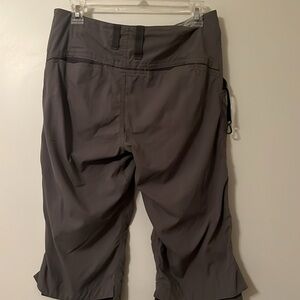 Mountain Hardwear Gray capri pants size 8. EUC! Cute detail!. Lightweight.